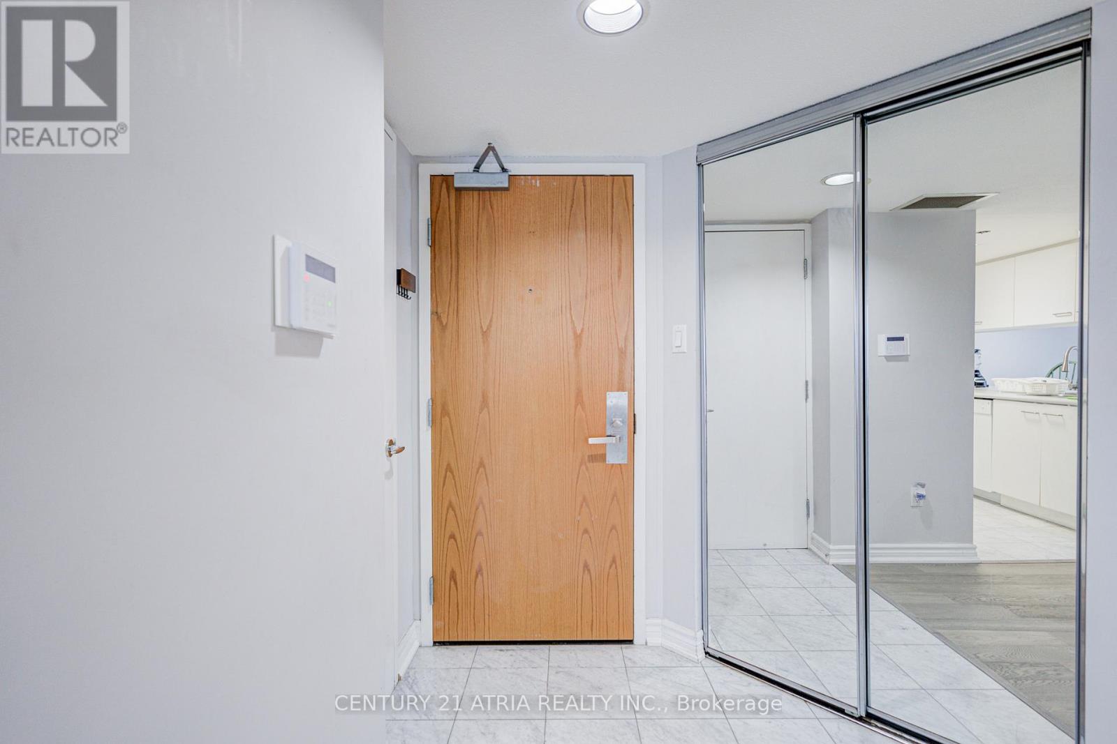 2002 - 38 Elm Street, Toronto (Bay Street Corridor), Ontario  M5G 2K5 - Photo 9 - C12822534