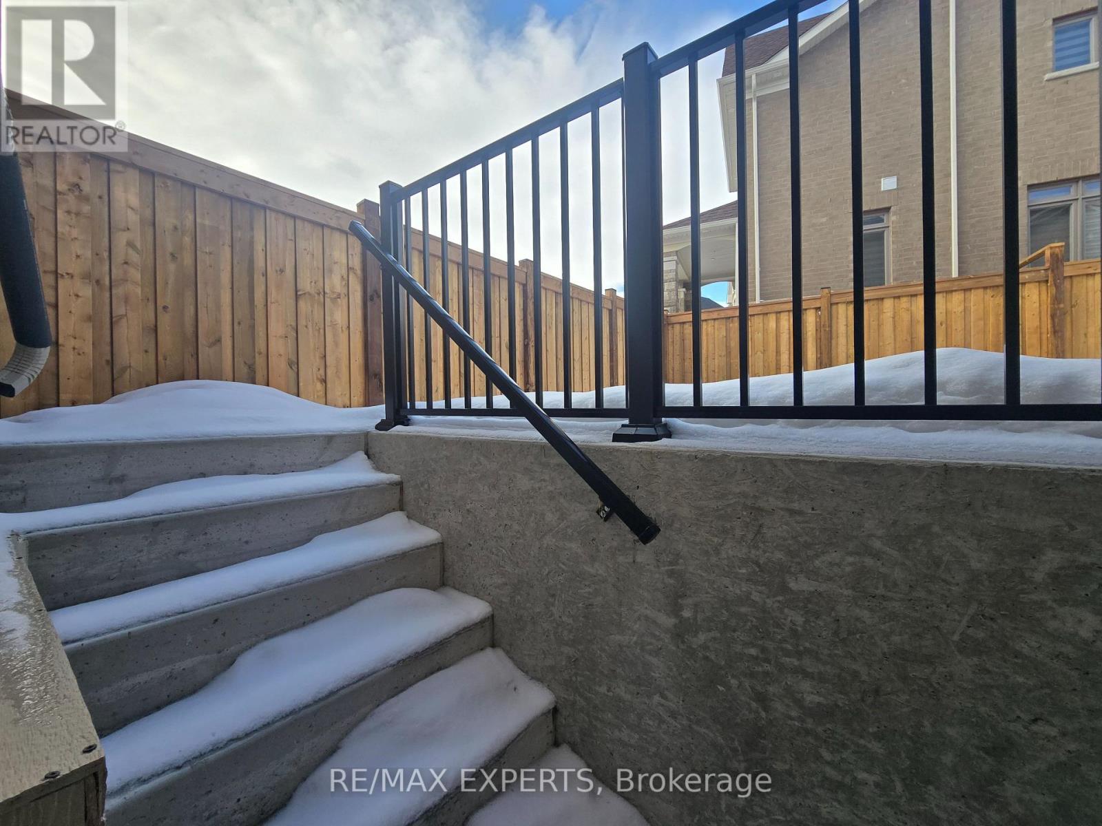 200 Miyako Court, Oshawa, Ontario  L1L 0R7 - Photo 2 - E12822460