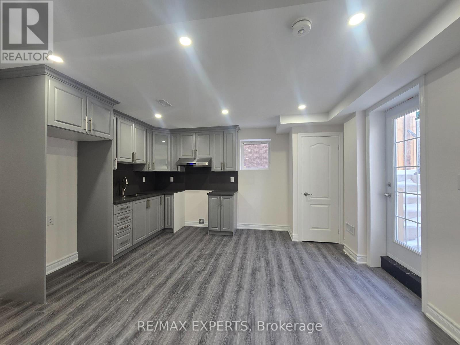 200 Miyako Court, Oshawa, Ontario  L1L 0R7 - Photo 4 - E12822460