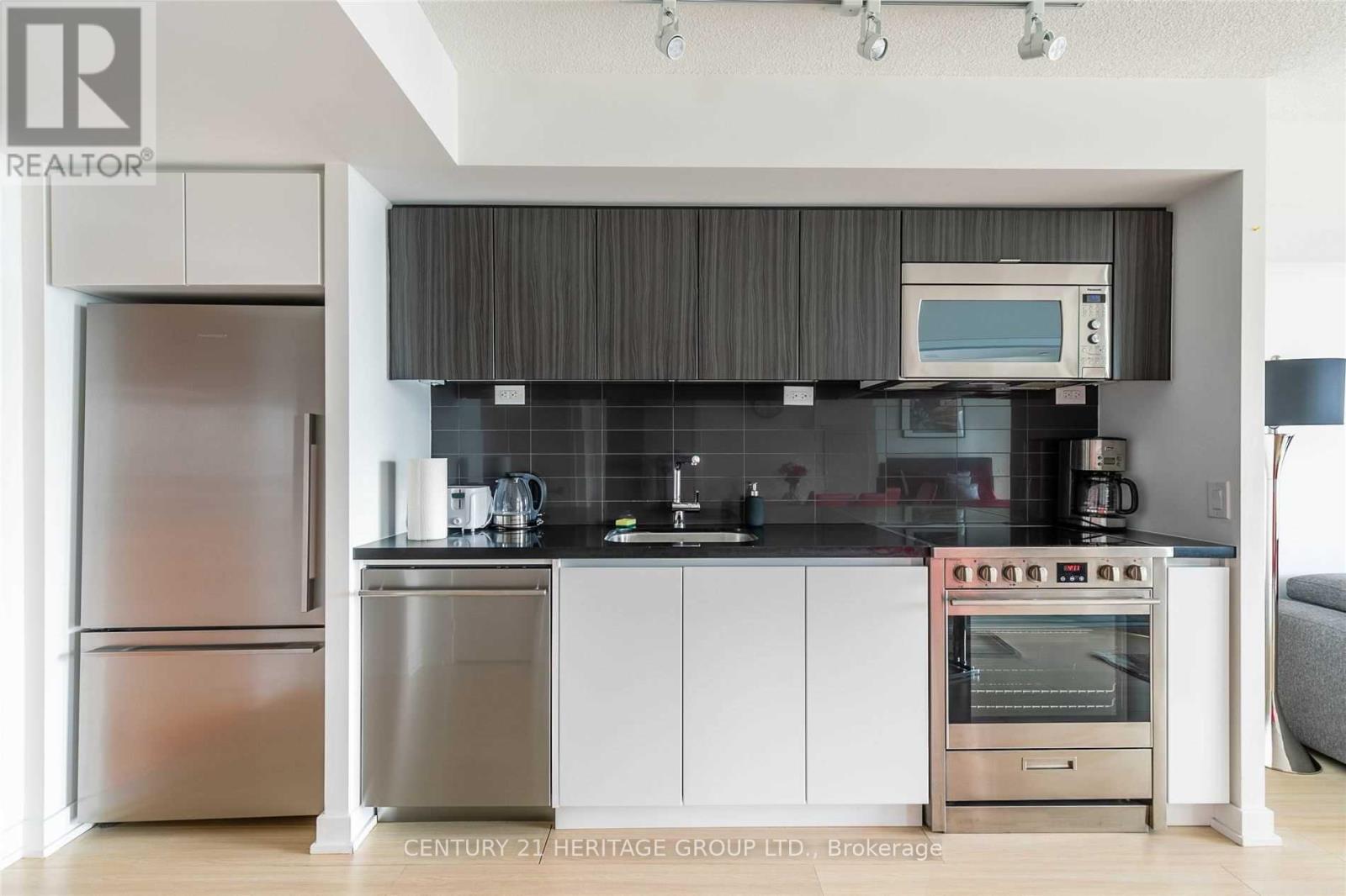 3810 - 75 Queens Wharf Road, Toronto, Ontario  M5V 0J8 - Photo 7 - C12813472