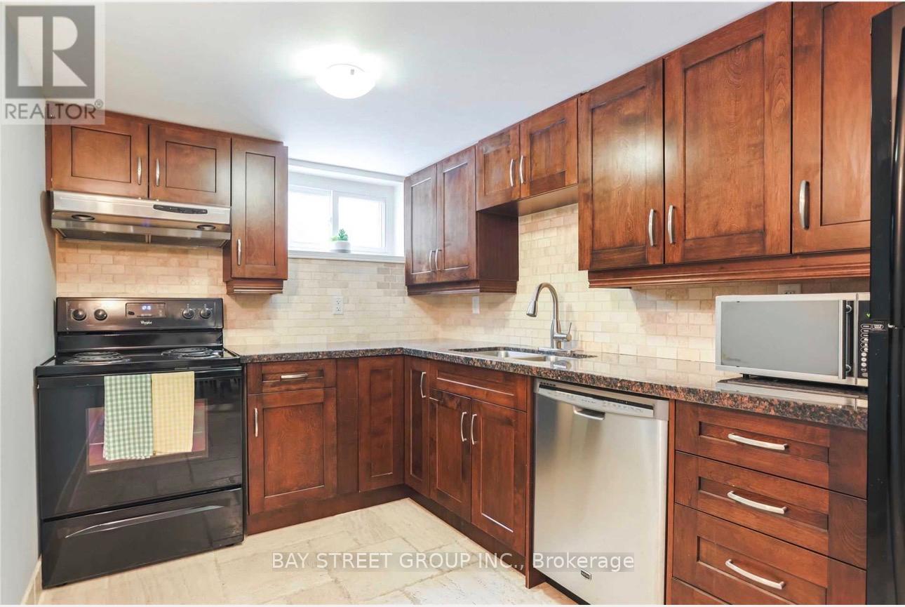 Lower - 2048 Edinburgh Drive, Burlington, Ontario  L7R 2C9 - Photo 32 - W12757800