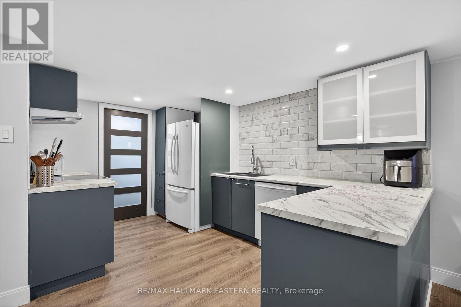 98 Arthur Avenue, Peterborough (Otonabee Ward 1), Ontario  K9J 5X8 - Photo 30 - X12822540