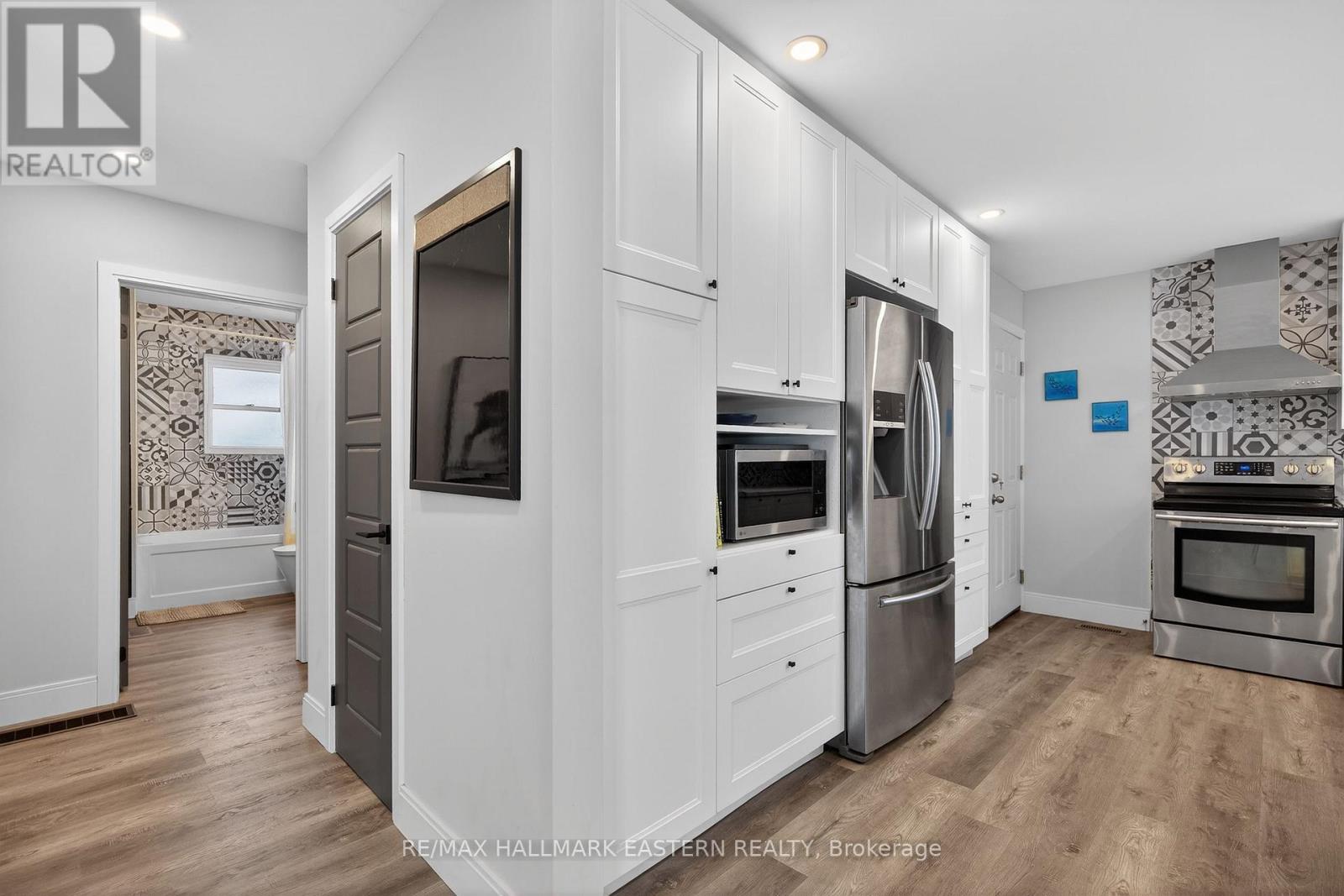 98 Arthur Avenue, Peterborough (Otonabee Ward 1), Ontario  K9J 5X8 - Photo 8 - X12822540