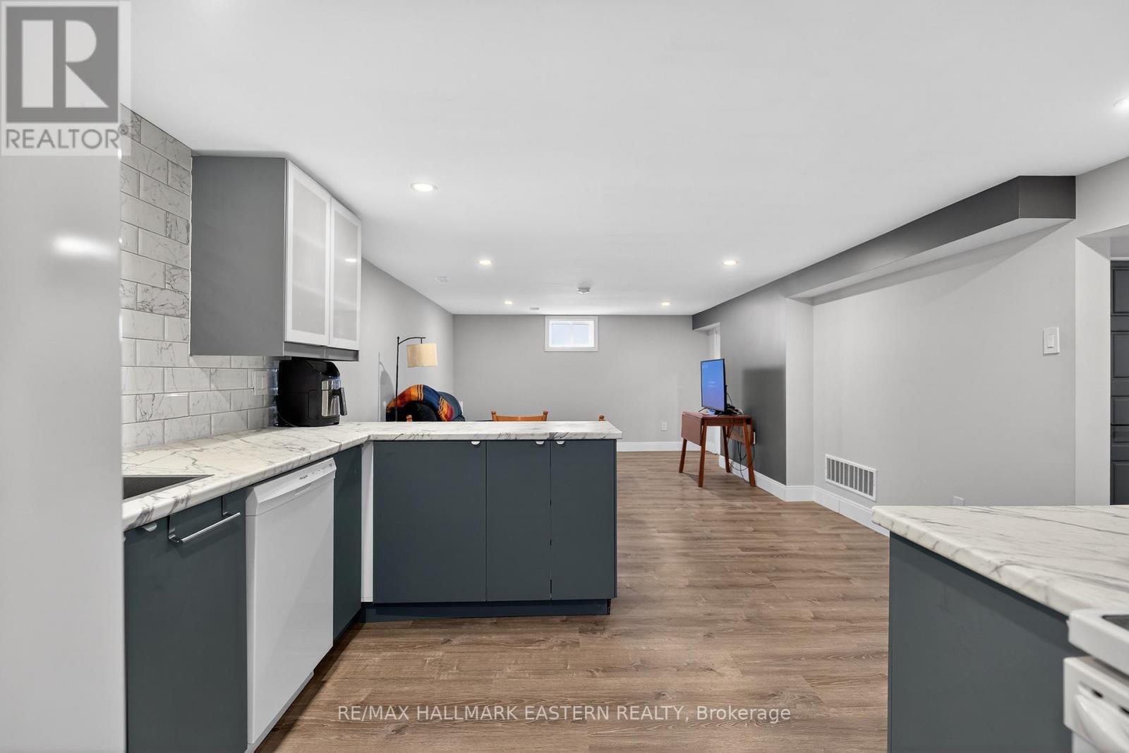 98 Arthur Avenue, Peterborough (Otonabee Ward 1), Ontario  K9J 5X8 - Photo 32 - X12822540