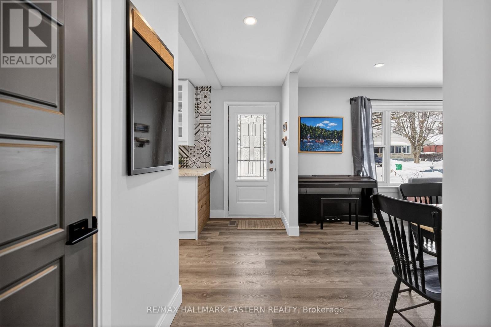 98 Arthur Avenue, Peterborough (Otonabee Ward 1), Ontario  K9J 5X8 - Photo 4 - X12822540