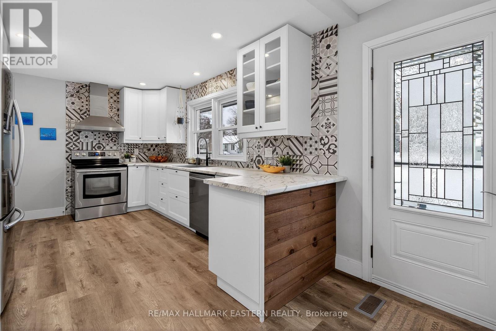 98 Arthur Avenue, Peterborough (Otonabee Ward 1), Ontario  K9J 5X8 - Photo 7 - X12822540