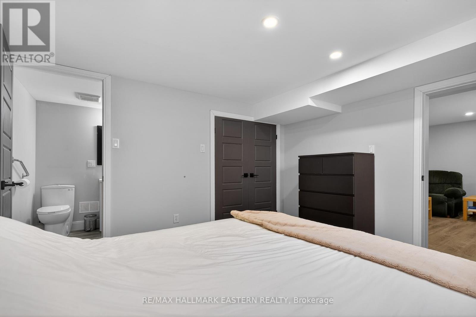 98 Arthur Avenue, Peterborough (Otonabee Ward 1), Ontario  K9J 5X8 - Photo 39 - X12822540