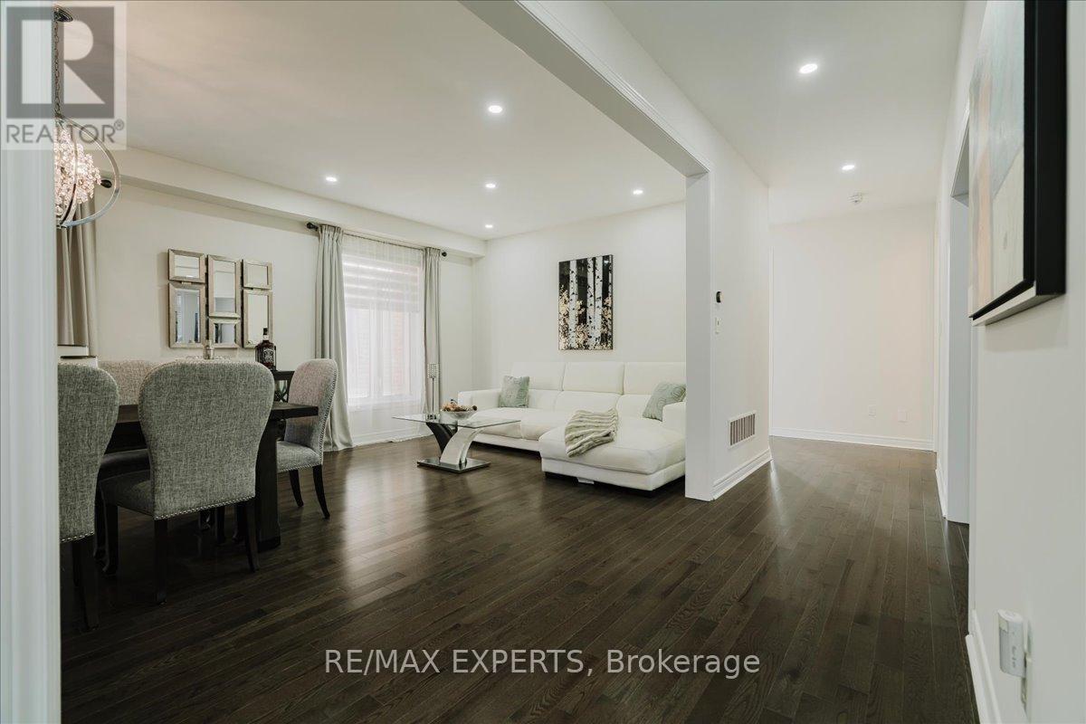 43 Lewis Avenue, Bradford West Gwillimbury (Bradford), Ontario  L3Z 0X2 - Photo 6 - N12822454