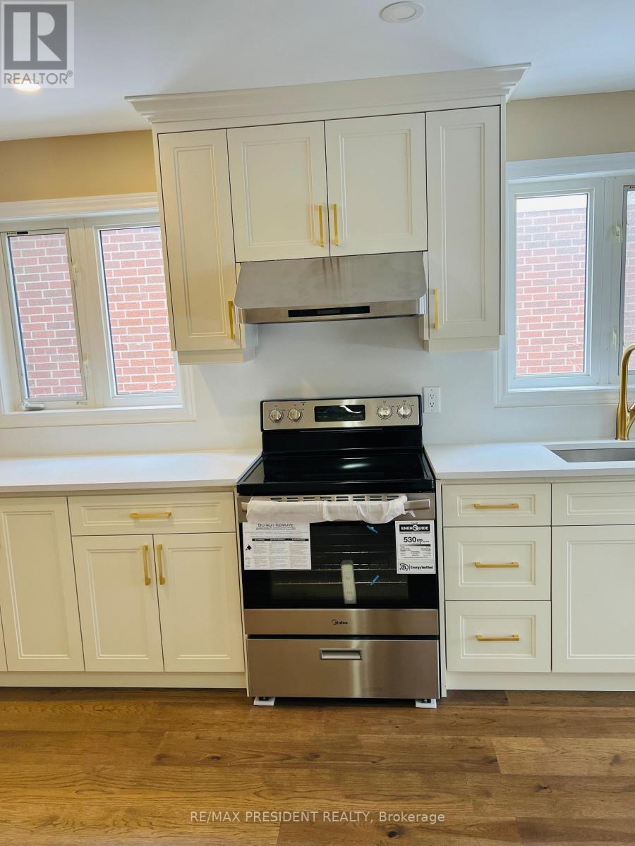 4 Lawnview Court, Brampton, Ontario  L7G 1T4 - Photo 8 - W12822372