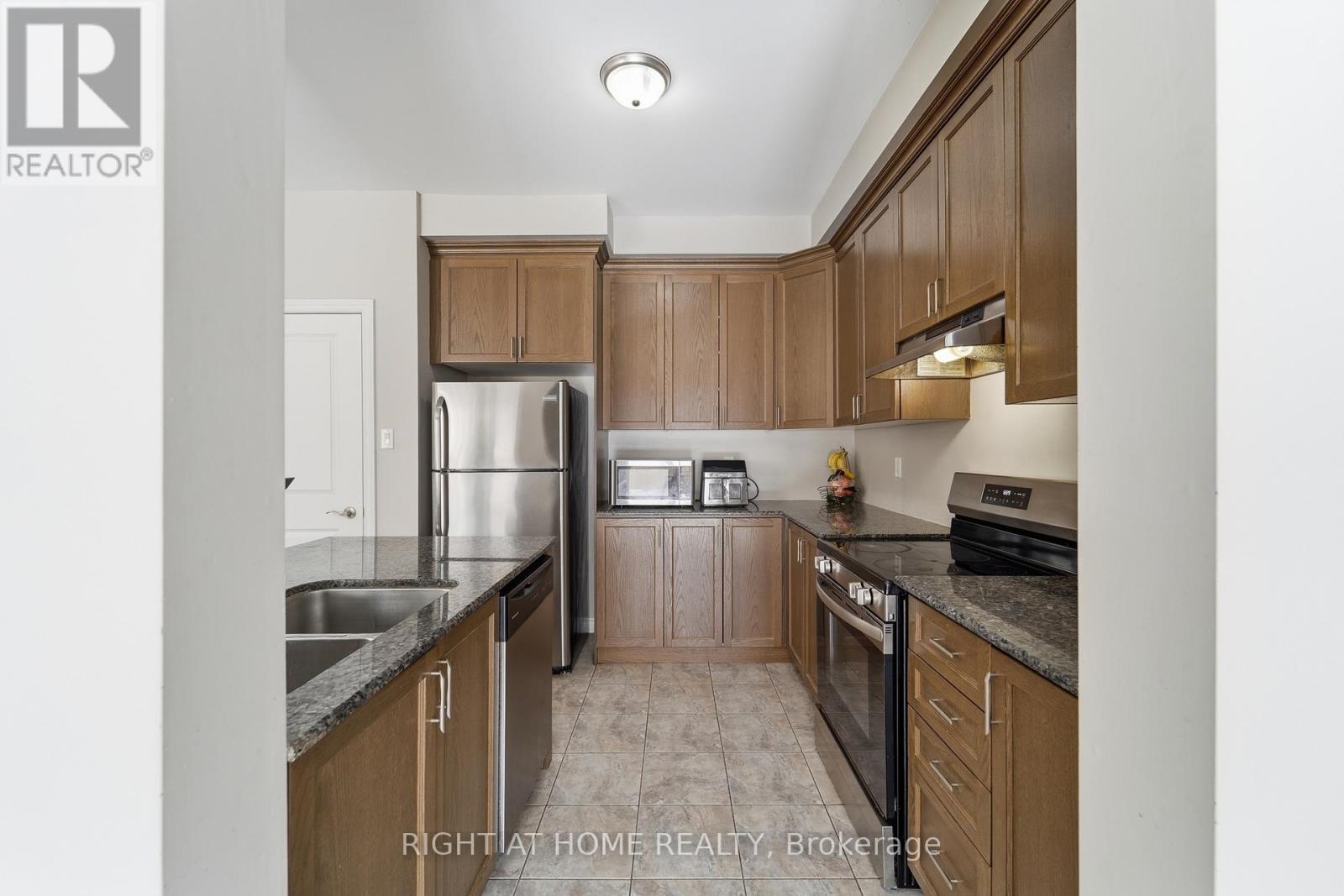 68 Thornbush Boulevard, Brampton, Ontario  L7A 4K1 - Photo 10 - W12822376