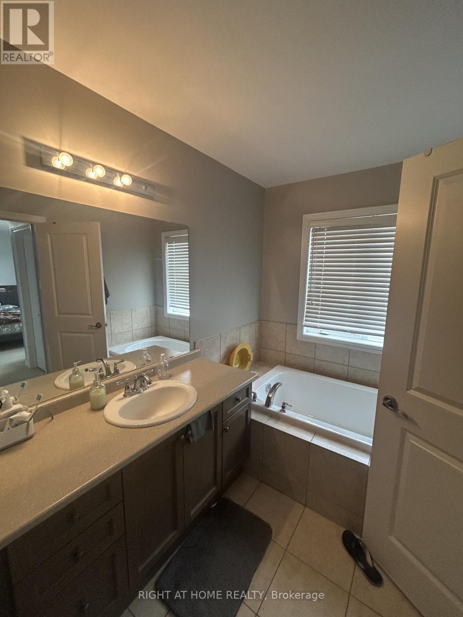 68 Thornbush Boulevard, Brampton, Ontario  L7A 4K1 - Photo 12 - W12822376