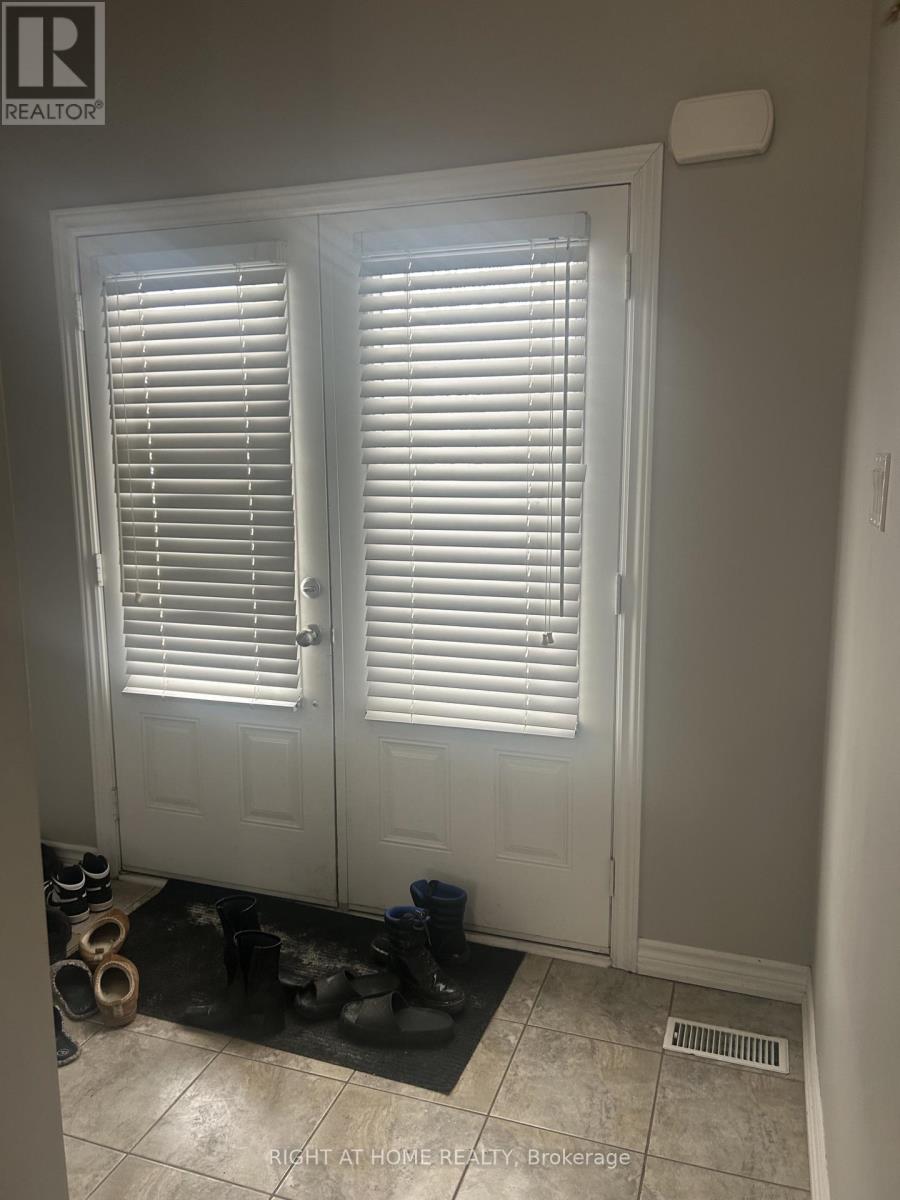 68 Thornbush Boulevard, Brampton, Ontario  L7A 4K1 - Photo 2 - W12822376