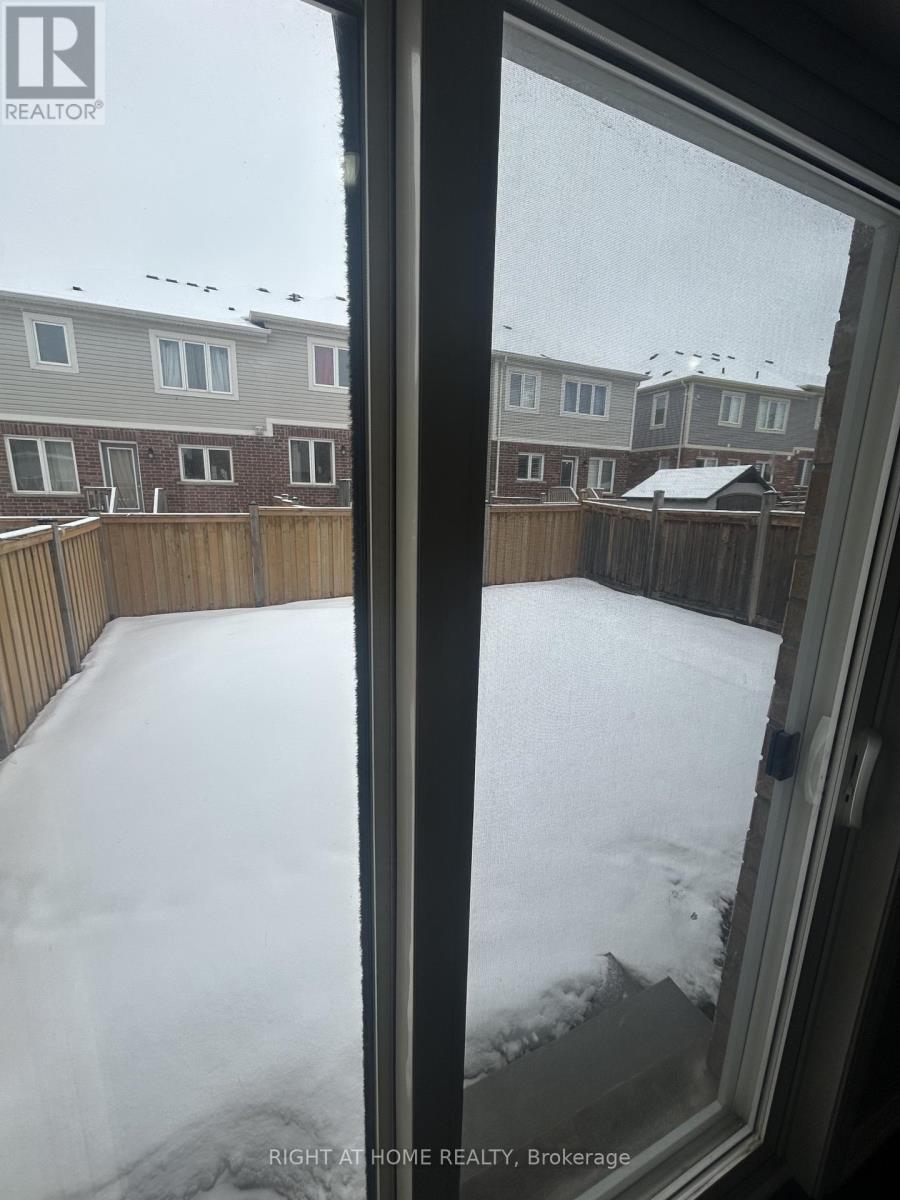 68 Thornbush Boulevard, Brampton, Ontario  L7A 4K1 - Photo 5 - W12822376