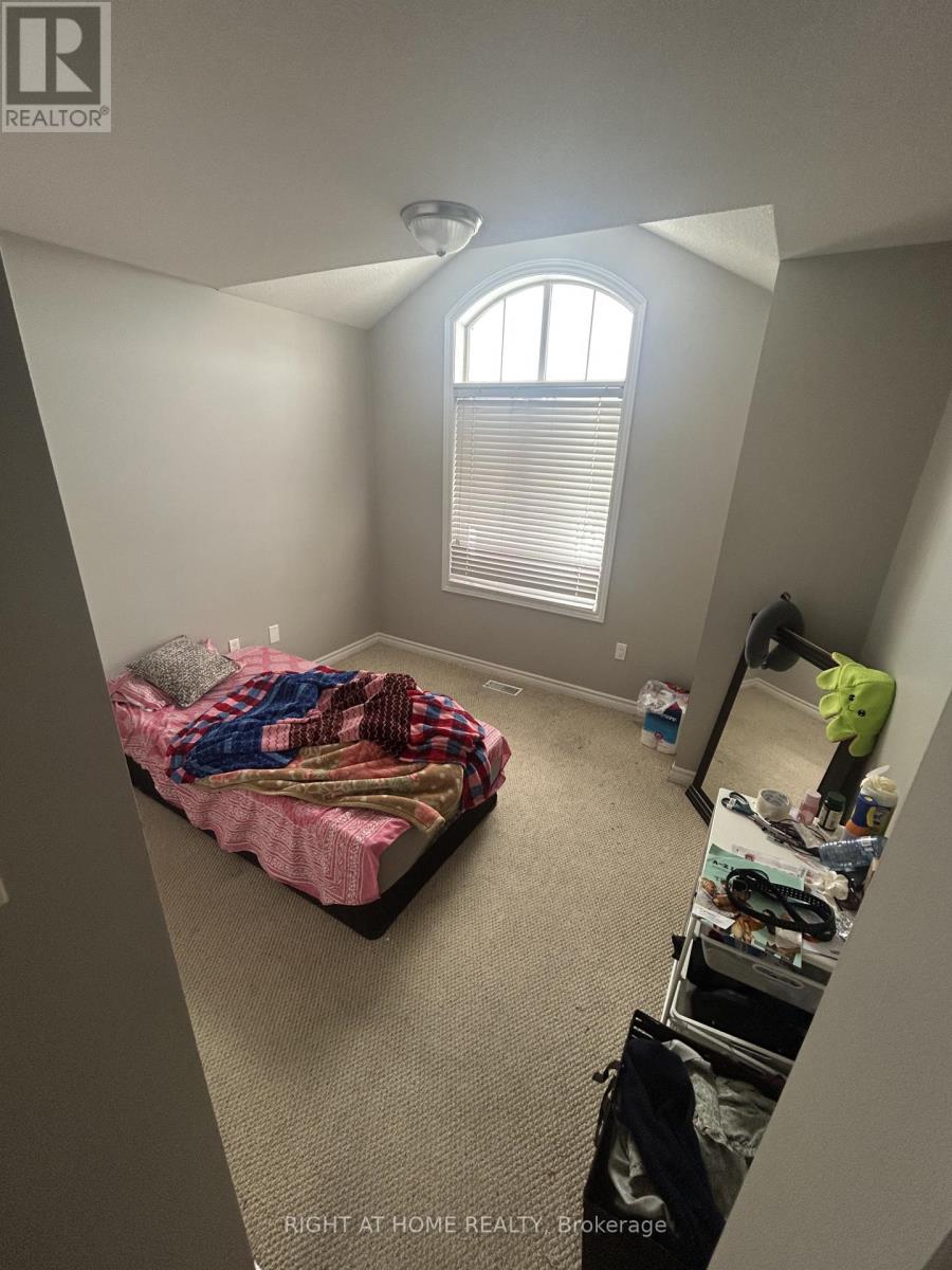 68 Thornbush Boulevard, Brampton, Ontario  L7A 4K1 - Photo 9 - W12822376