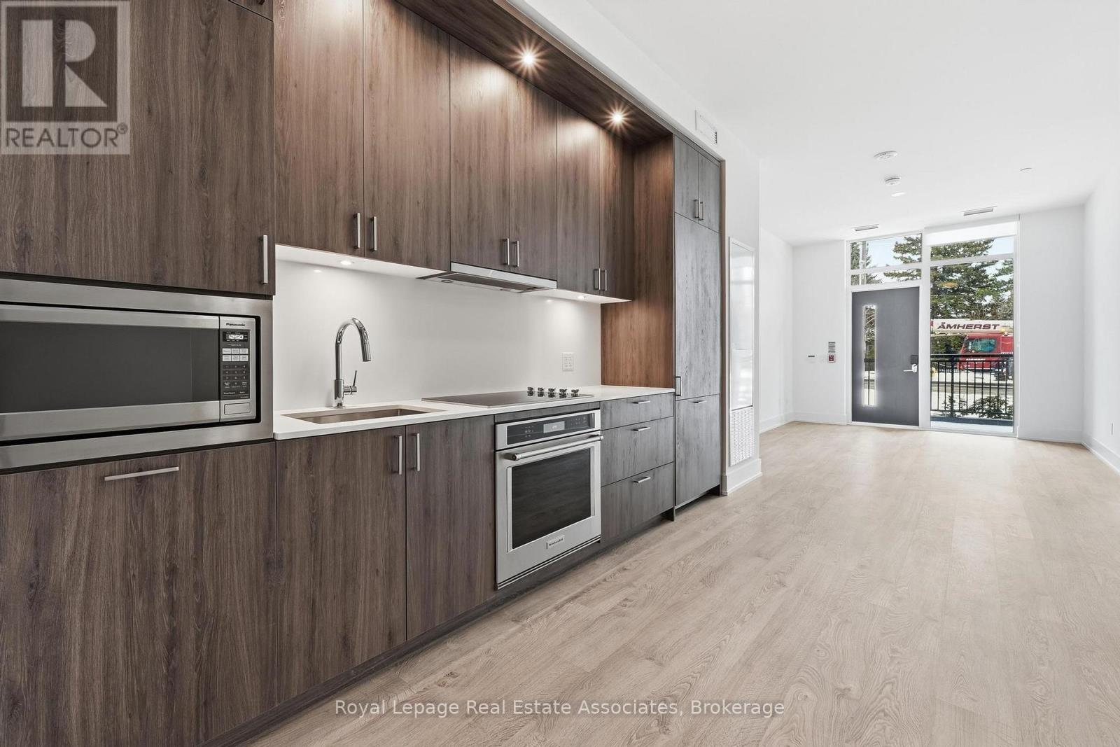 103 - 259 The Kingsway, Toronto, Ontario  M9A 0G2 - Photo 2 - W12822414