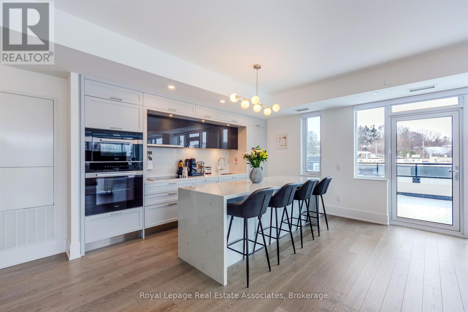 219 - 259 The Kingsway, Toronto, Ontario  M9A 0G2 - Photo 4 - W12822418