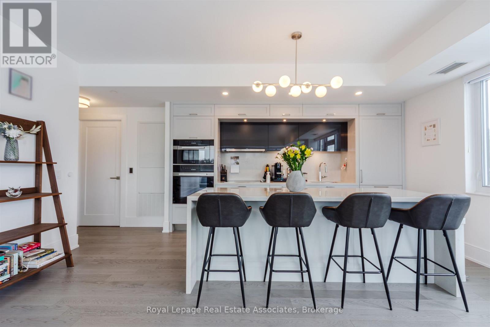 219 - 259 The Kingsway, Toronto, Ontario  M9A 0G2 - Photo 5 - W12822418