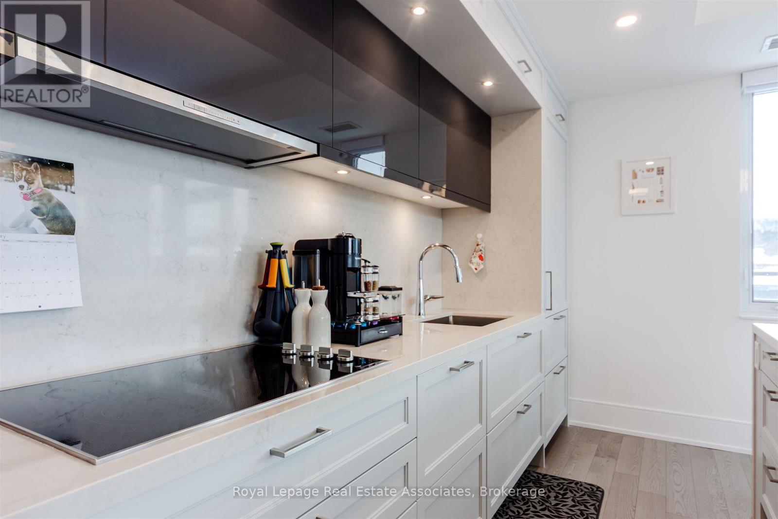 219 - 259 The Kingsway, Toronto, Ontario  M9A 0G2 - Photo 7 - W12822418