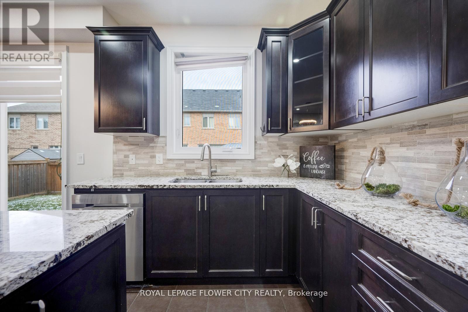 6 Villadowns Trail, Brampton, Ontario  L6R 3V5 - Photo 15 - W12822462