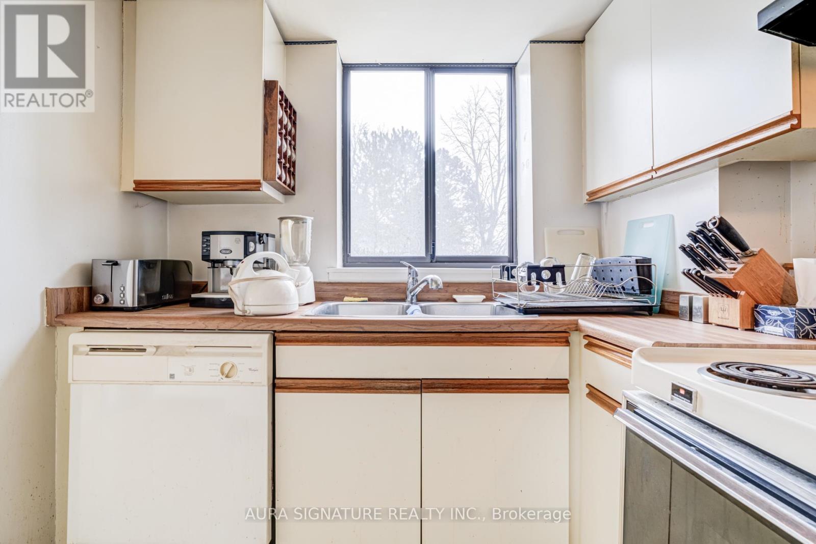 203 - 40 Richview Road, Toronto, Ontario  M9A 5C1 - Photo 14 - W12822512