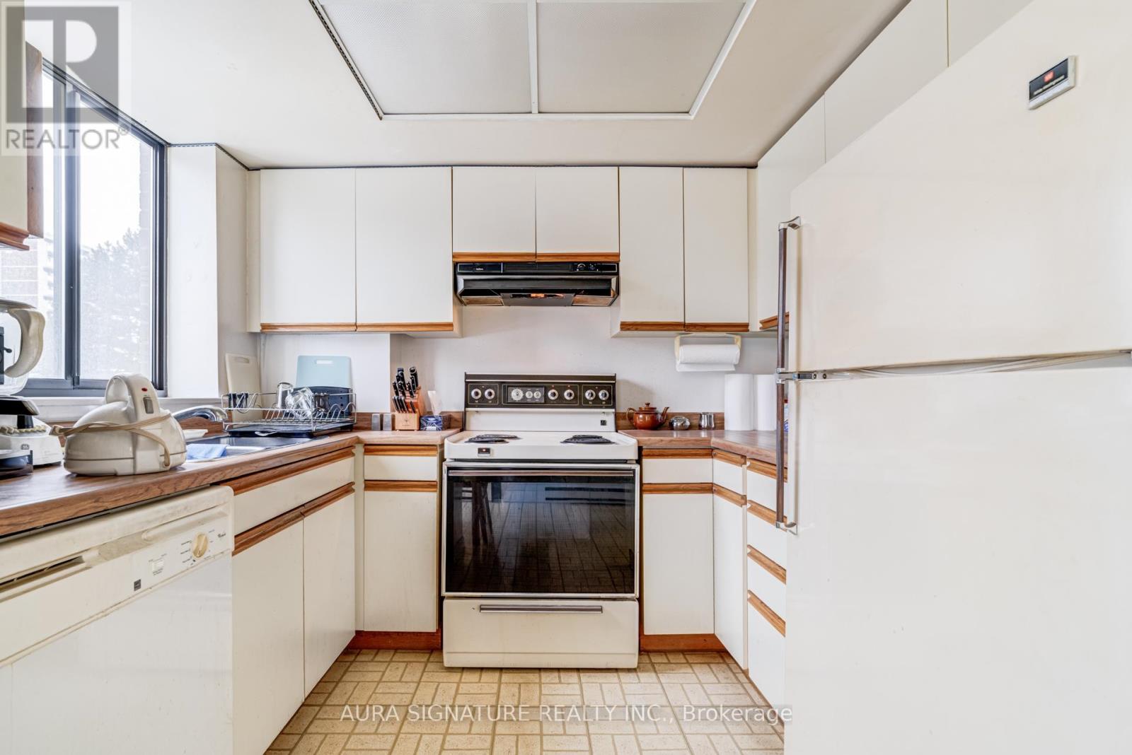 203 - 40 Richview Road, Toronto, Ontario  M9A 5C1 - Photo 15 - W12822512