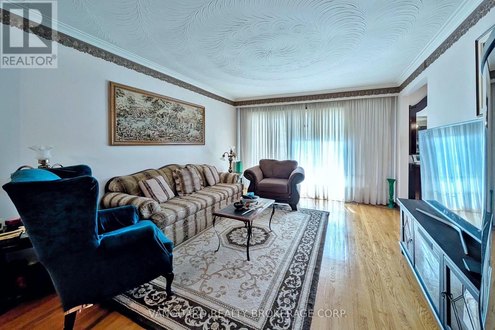 92 Skelton Boulevard, Brampton, Ontario  L6V 2P6 - Photo 11 - W12822514