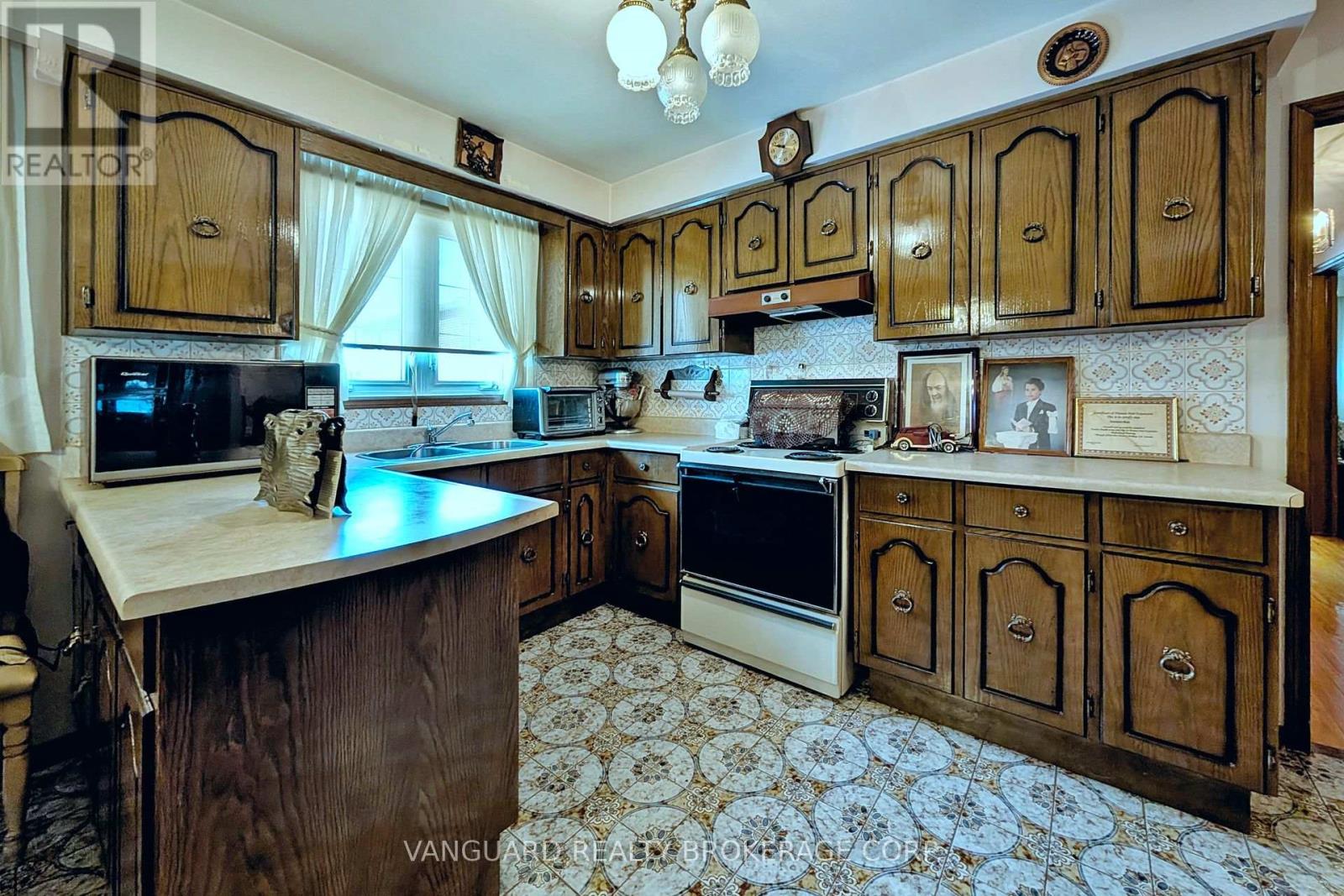 92 Skelton Boulevard, Brampton, Ontario  L6V 2P6 - Photo 18 - W12822514