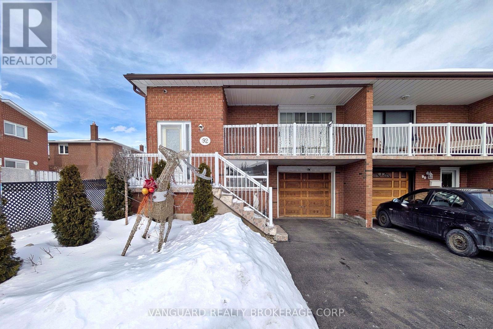 92 Skelton Boulevard, Brampton, Ontario  L6V 2P6 - Photo 2 - W12822514