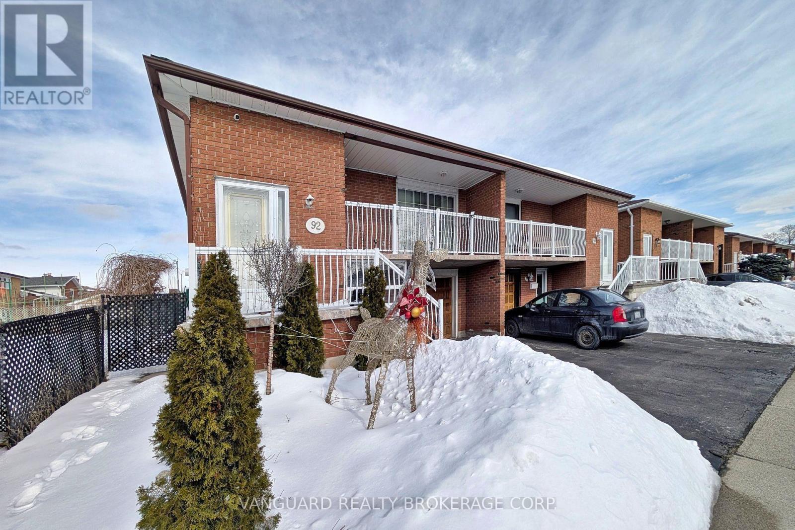 92 Skelton Boulevard, Brampton, Ontario  L6V 2P6 - Photo 3 - W12822514