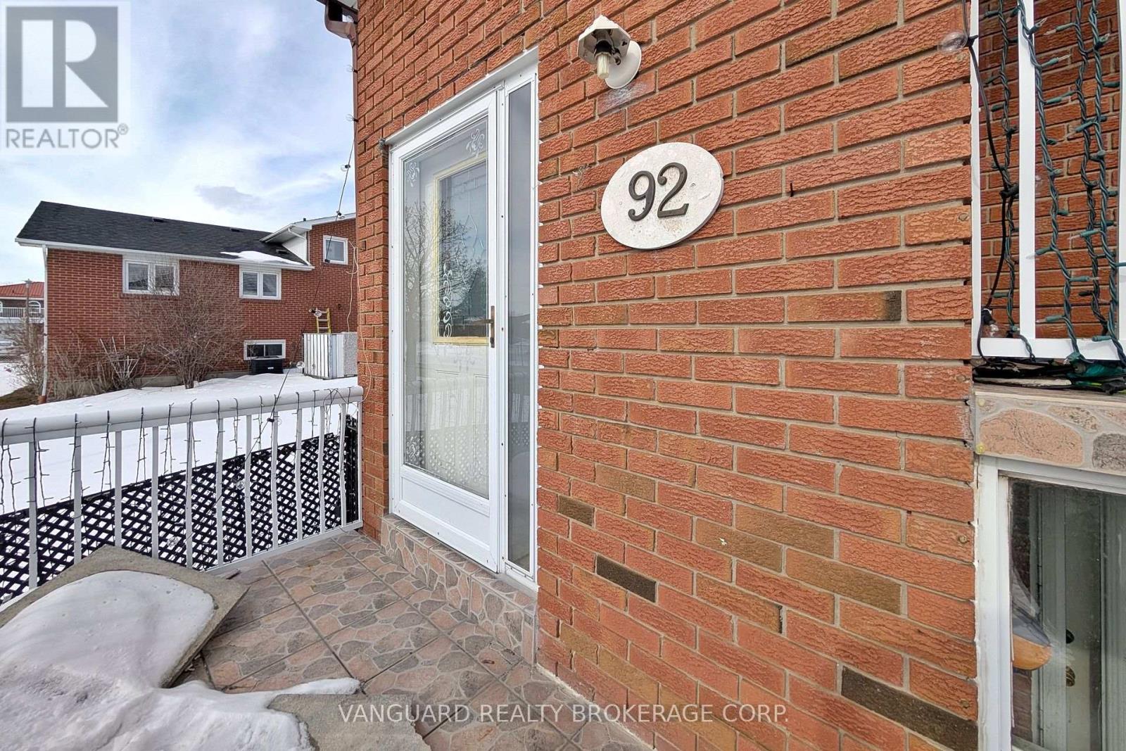 92 Skelton Boulevard, Brampton, Ontario  L6V 2P6 - Photo 6 - W12822514