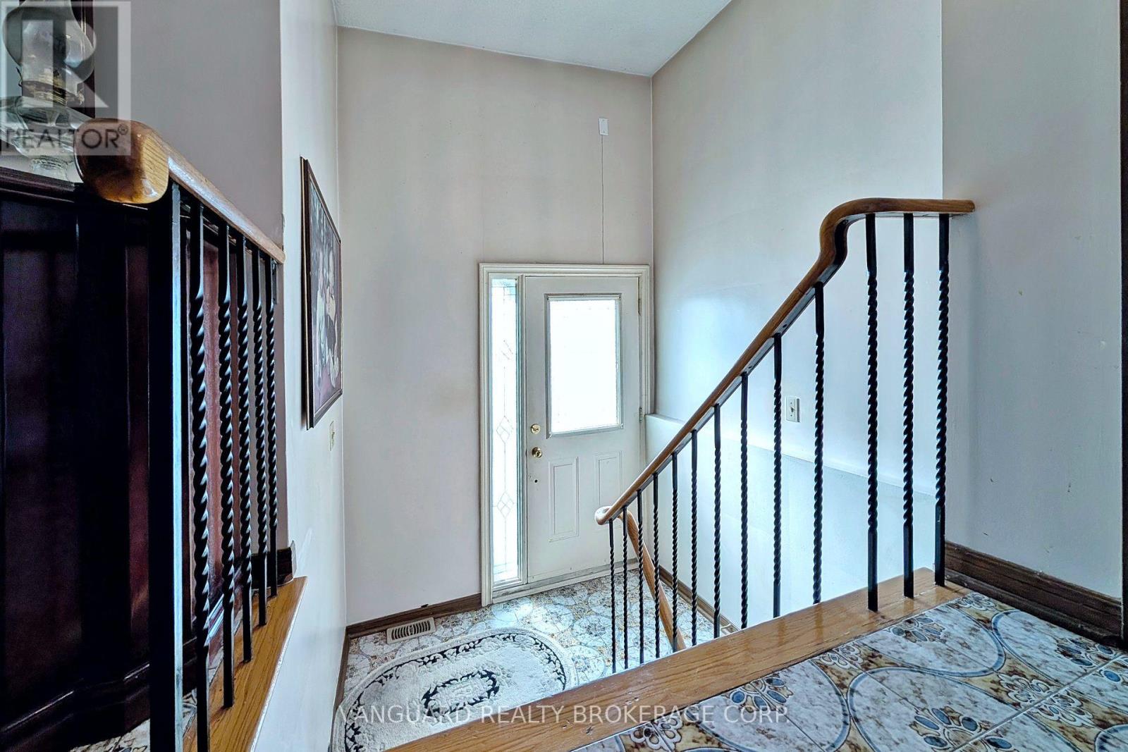 92 Skelton Boulevard, Brampton, Ontario  L6V 2P6 - Photo 7 - W12822514