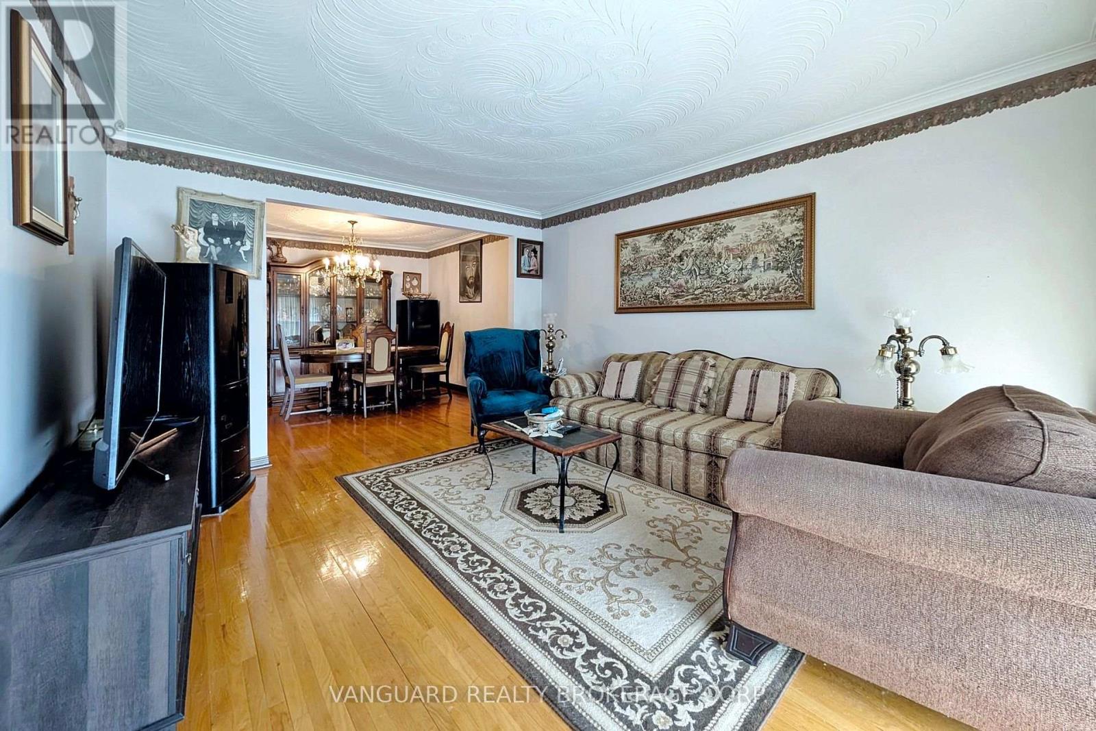 92 Skelton Boulevard, Brampton, Ontario  L6V 2P6 - Photo 8 - W12822514