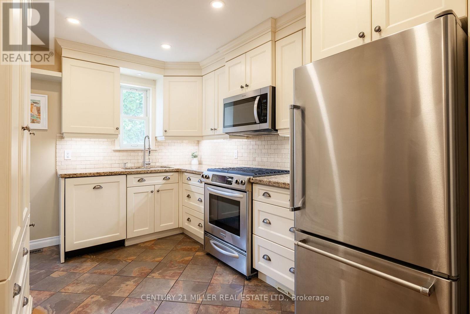 76 Brock Street, Oakville, Ontario  L6K 2Z1 - Photo 11 - W12822544