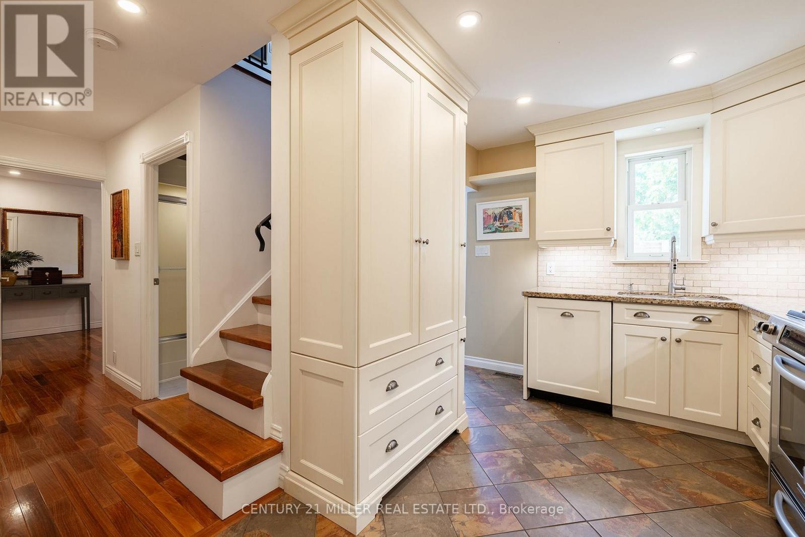 76 Brock Street, Oakville, Ontario  L6K 2Z1 - Photo 12 - W12822544