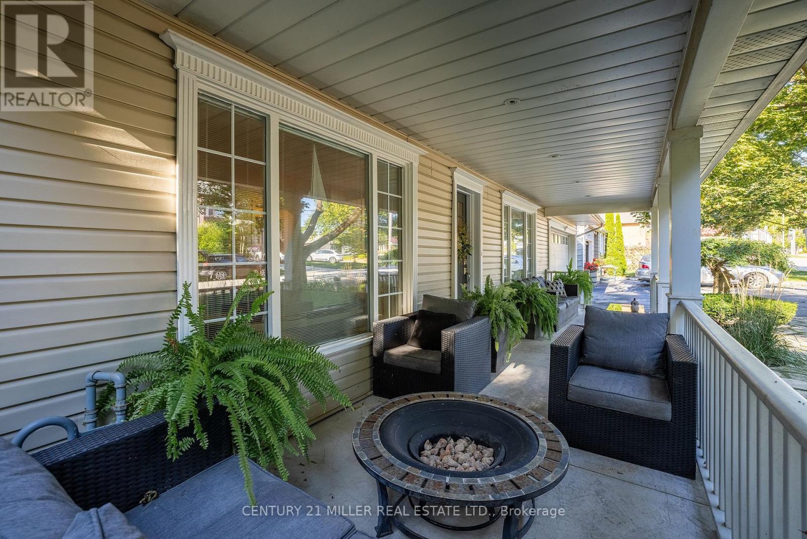 76 Brock Street, Oakville, Ontario  L6K 2Z1 - Photo 5 - W12822544