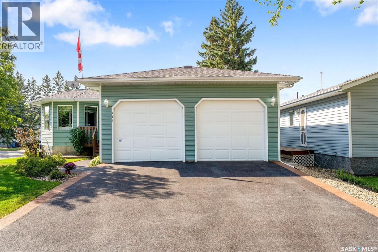 317 Crawford Avenue E, Melfort, Saskatchewan  S0E 1A0 - Photo 3 - SK029160