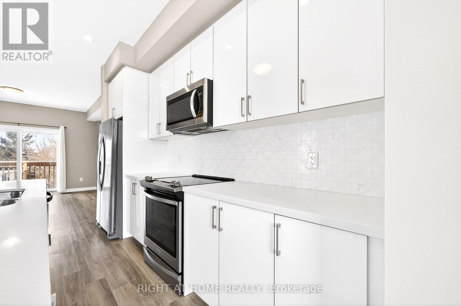 48 Markle Crescent, Hamilton, Ontario  L9G 0H3 - Photo 11 - X12822364