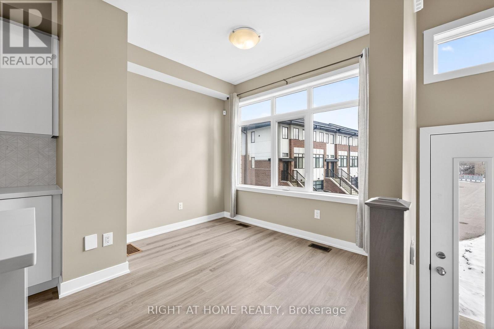 48 Markle Crescent, Hamilton, Ontario  L9G 0H3 - Photo 7 - X12822364