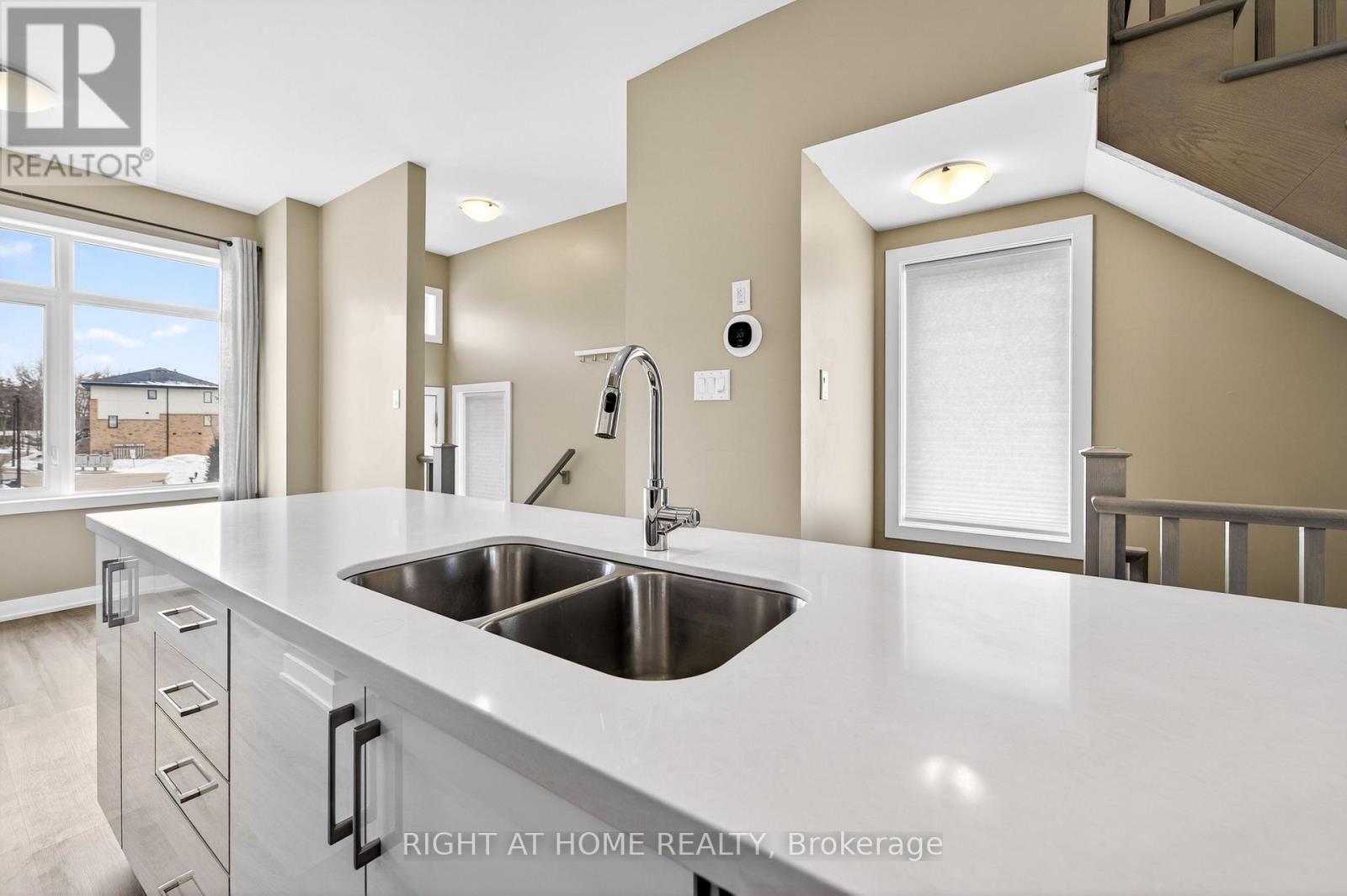 48 Markle Crescent, Hamilton, Ontario  L9G 0H3 - Photo 8 - X12822364