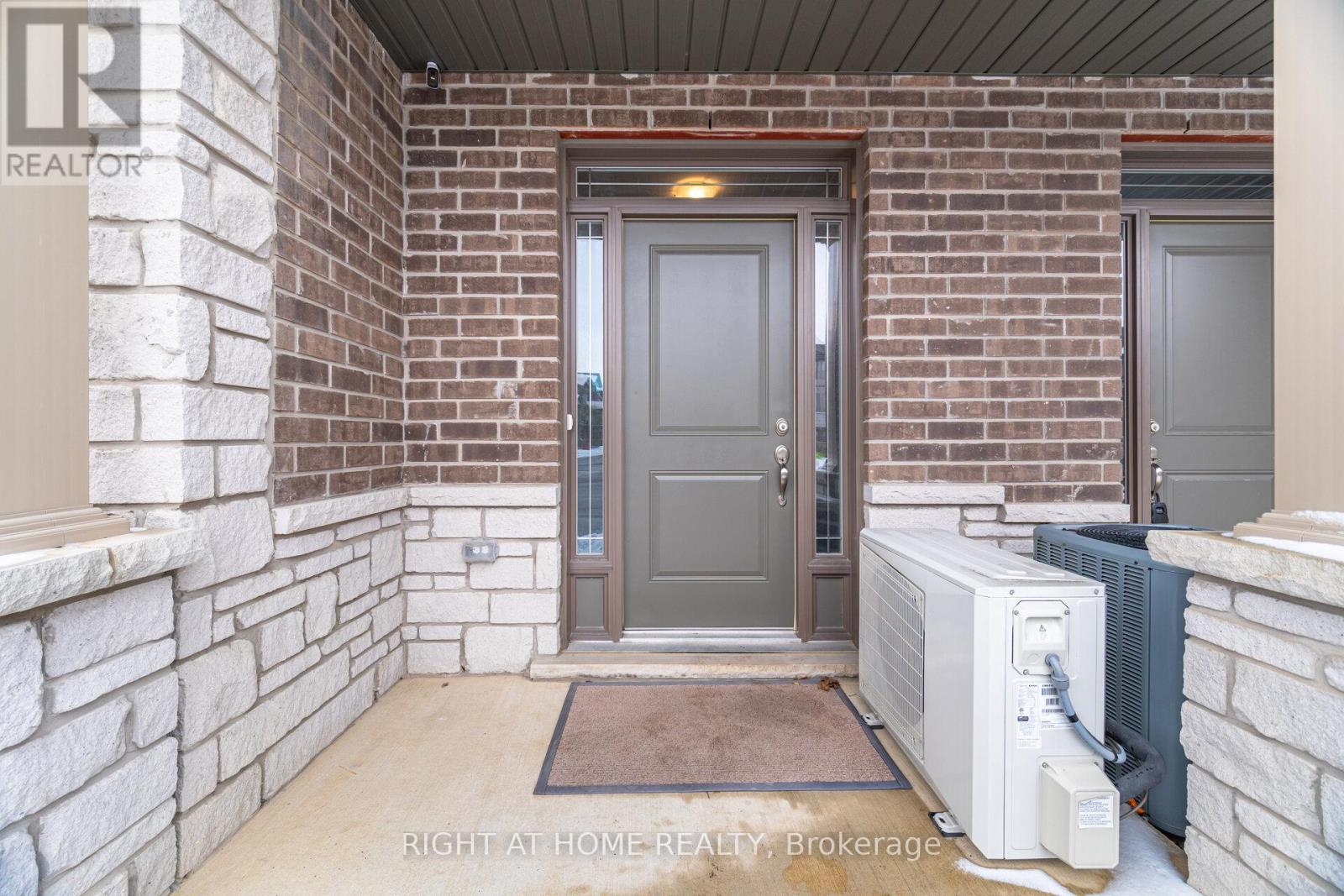 61 - 19 Picardy Drive, Hamilton, Ontario  L8J 2T7 - Photo 3 - X12822448