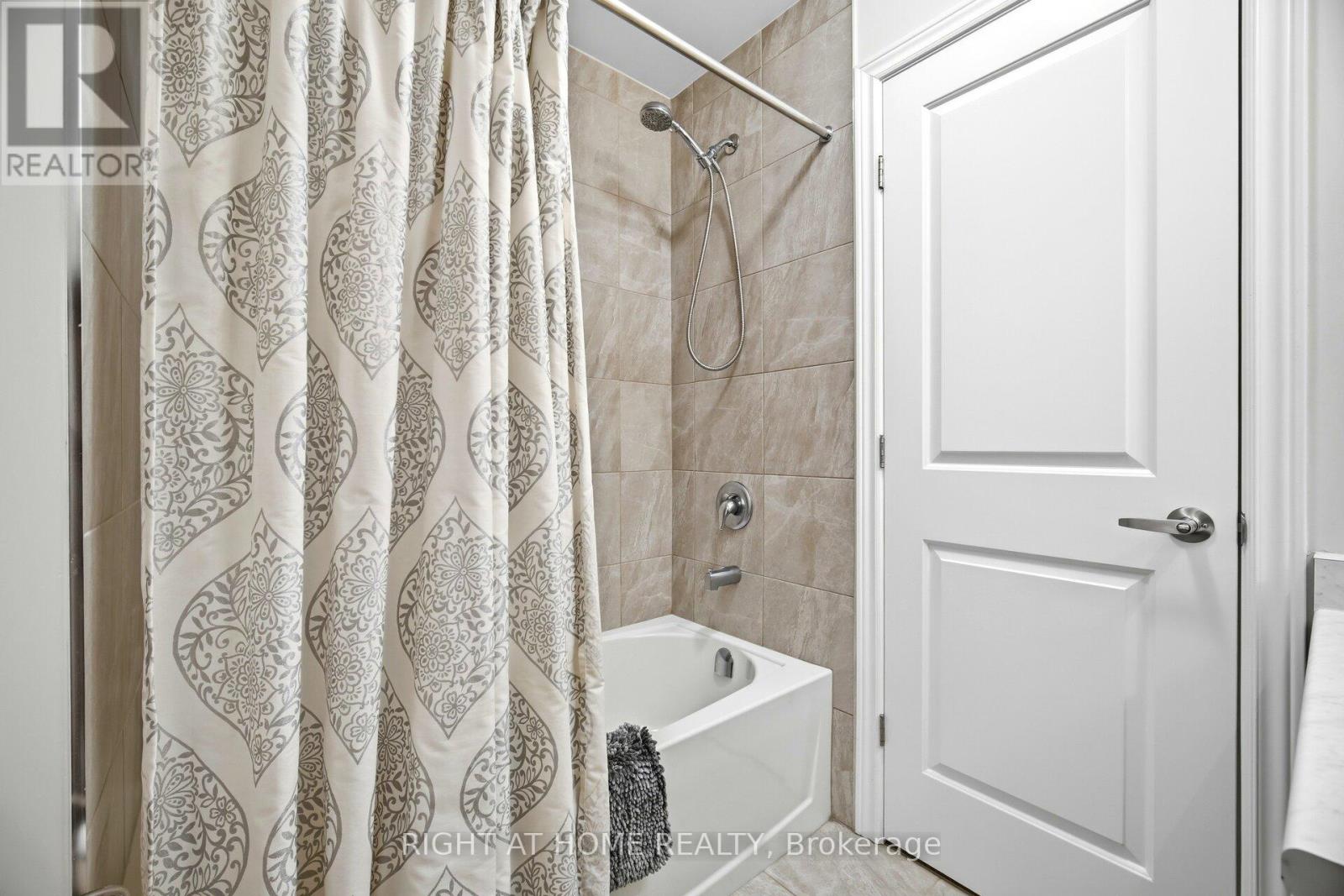 61 - 19 Picardy Drive, Hamilton, Ontario  L8J 2T7 - Photo 33 - X12822448