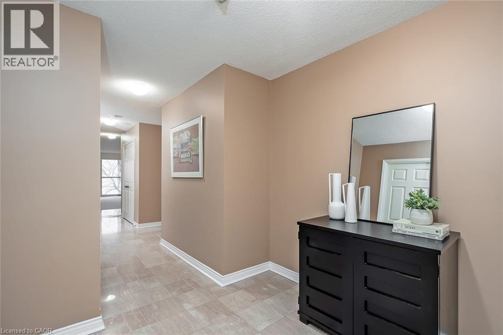 2190 Lakeshore Road Unit# 205, Burlington, Ontario  L7R 4K1 - Photo 3 - 40804299