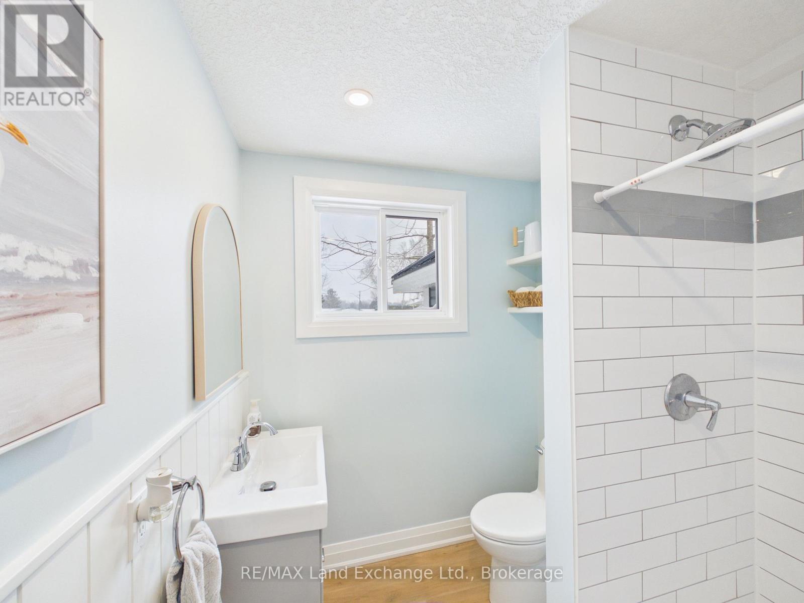 9 Macgregor Beach Road, Kincardine, Ontario N2Z 1J6 - Photo 13 - X12822720