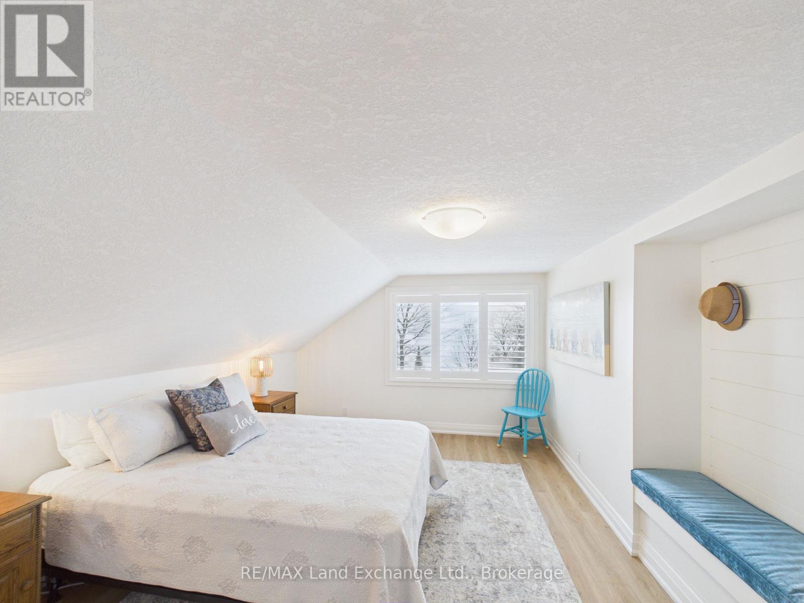 9 Macgregor Beach Road, Kincardine, Ontario N2Z 1J6 - Photo 16 - X12822720