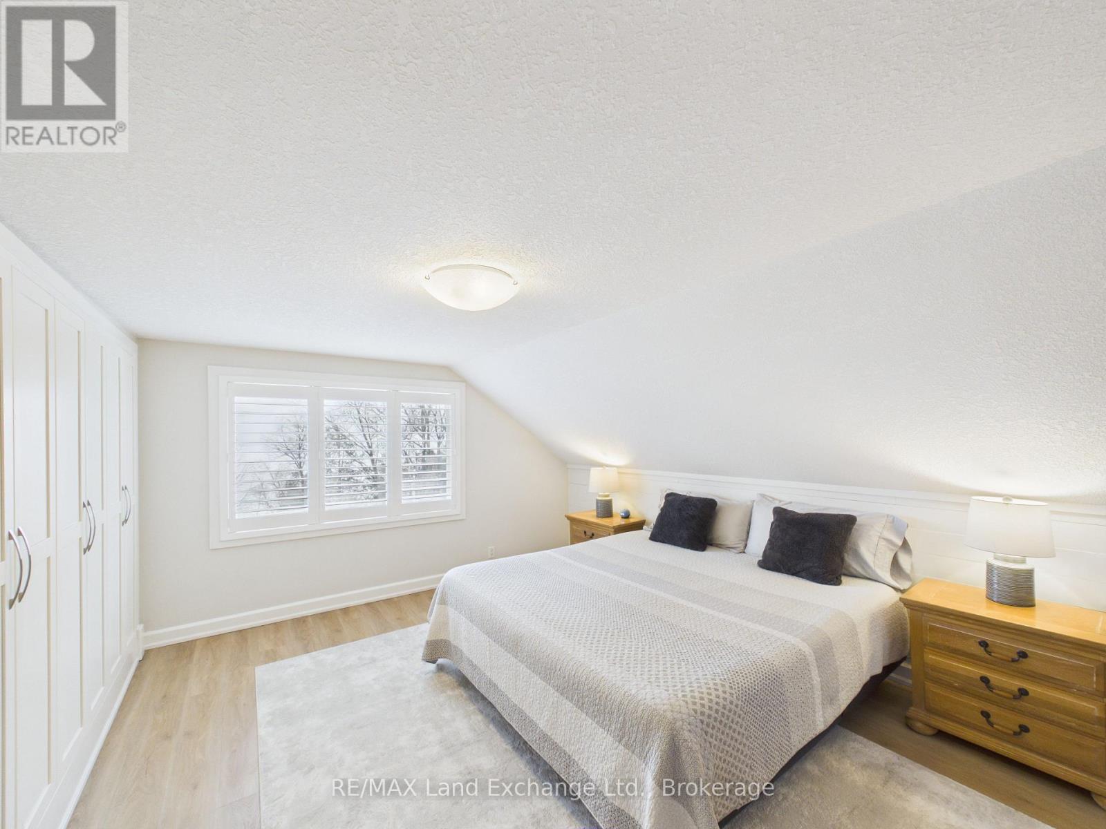 9 Macgregor Beach Road, Kincardine, Ontario N2Z 1J6 - Photo 17 - X12822720