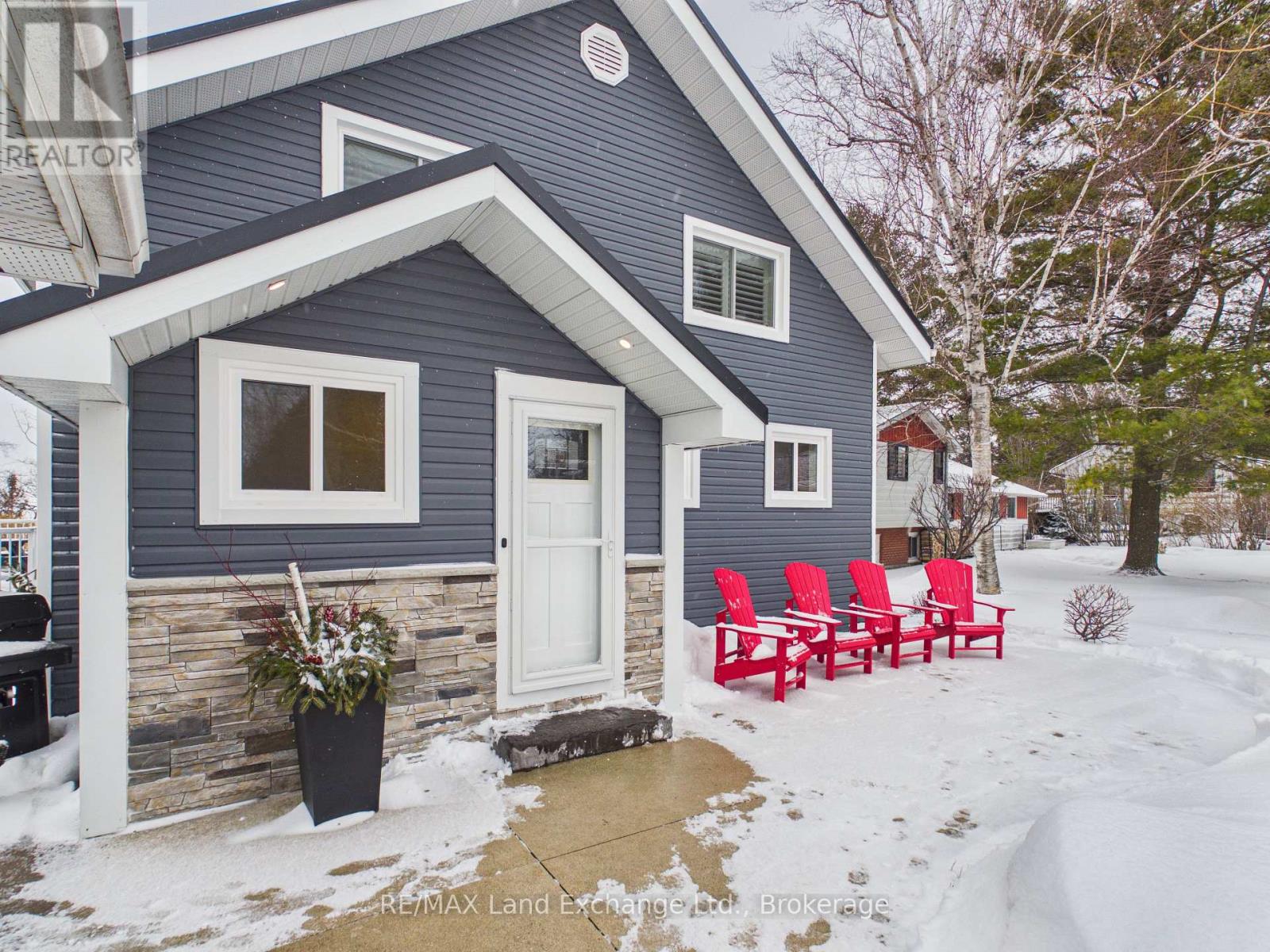 9 Macgregor Beach Road, Kincardine, Ontario N2Z 1J6 - Photo 2 - X12822720