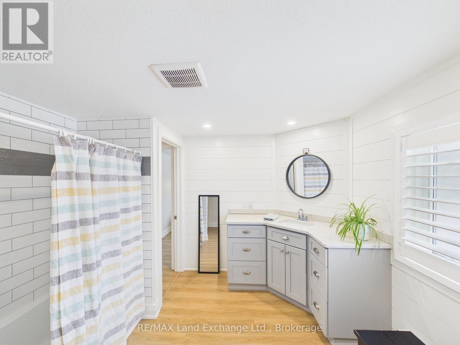 9 Macgregor Beach Road, Kincardine, Ontario N2Z 1J6 - Photo 20 - X12822720