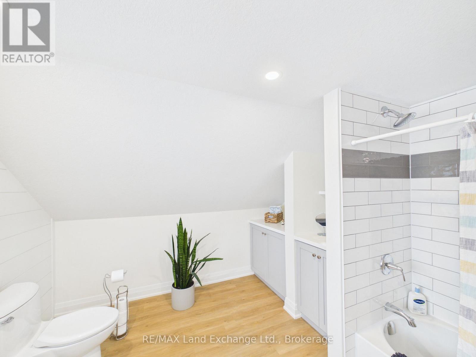 9 Macgregor Beach Road, Kincardine, Ontario N2Z 1J6 - Photo 21 - X12822720