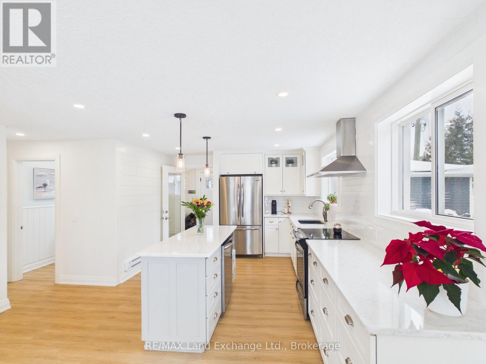 9 Macgregor Beach Road, Kincardine, Ontario N2Z 1J6 - Photo 5 - X12822720