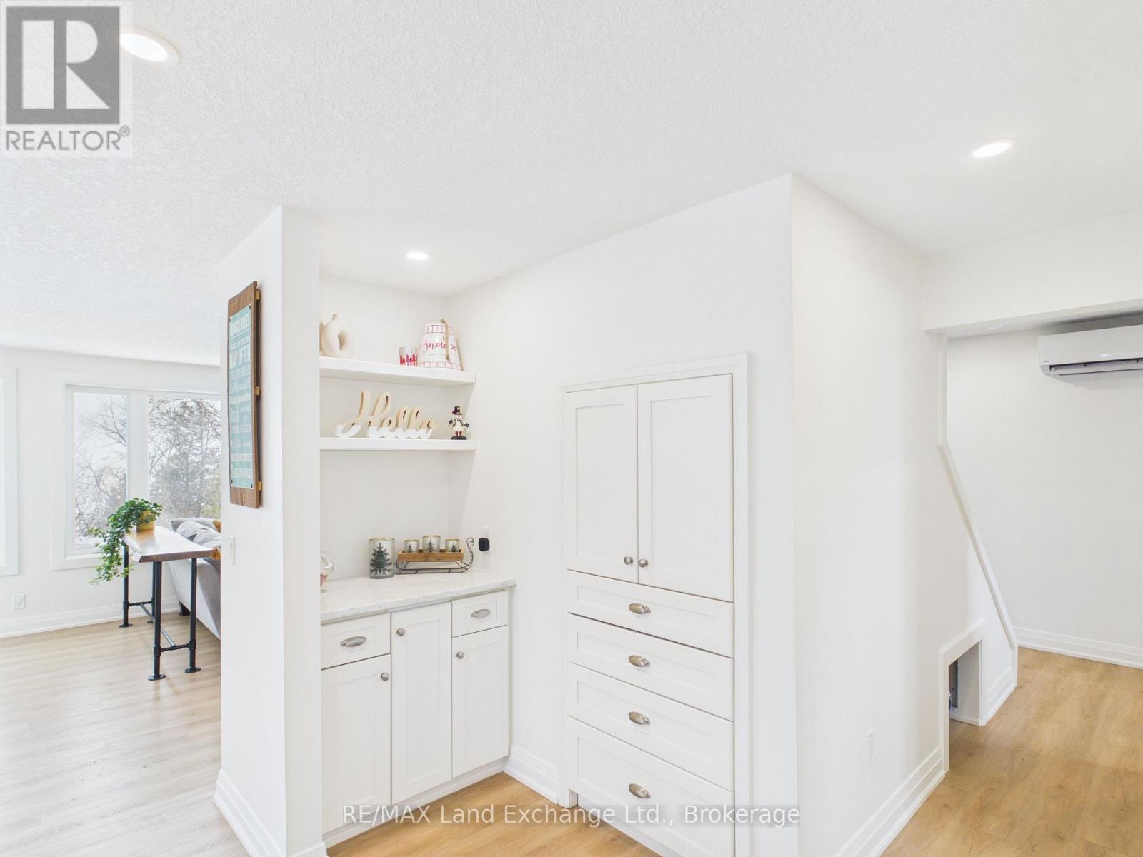 9 Macgregor Beach Road, Kincardine, Ontario N2Z 1J6 - Photo 6 - X12822720